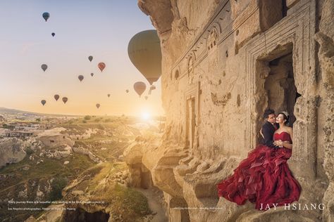 Photoshoot Turkey, Couple Travel Photos, Balloon Photo, Turkey Wedding, Turkey Photos, Cappadocia Turkey, Couple Travel, Destination Ideas, Pre Wedding Photos