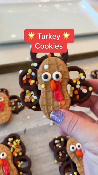 Cutest turkey treats! 🦃 #turkeycookies #turkeytreats #thanksgivingfood #cutedesserts #thanksgivingeats #funfoodideas Fun Thanksgiving Snacks For Kids To Make, Friendsgiving Treat Ideas, Turkey Class Treats, Fall Themed Treats For School, Thanksgiving Treats For Classroom, Thanksgiving Snacks For Kids School, Thanksgiving Easy Treats, Turkey Treats For Thanksgiving, Cute Thanksgiving Dessert Ideas