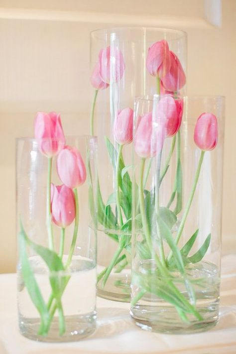 Tulips In Glass Vase, Tulip Wedding Decor, Tulips Centerpiece, Tulip Arrangements, Tulip Centerpiece, Spring Party Decorations, Tower Vase, Tulip Decor, Small Flower Arrangements