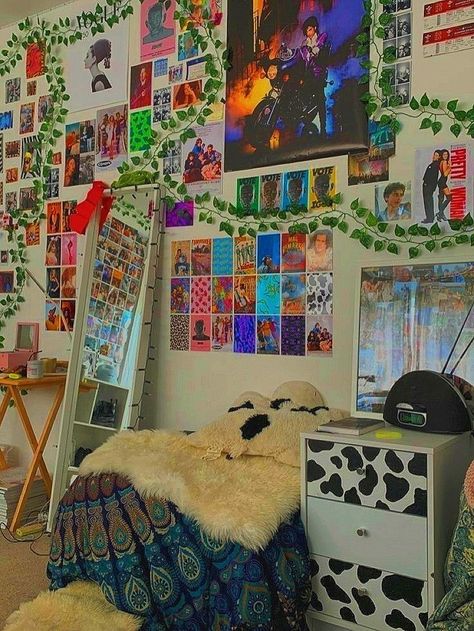 Indie Kid Room, Indie Room Inspo, Indie Rooms, Indie Room Ideas, Indie Bedroom, Chill Room, Retro Room, Dekorasi Kamar Tidur, Indie Room Decor