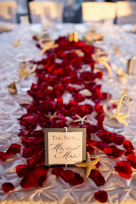 Red roses for a nautical, wedding table setting/center piece. Image by http://marekd.com/ Red Beach Wedding, Rose Petals Wedding Table, Gold Wedding Chairs, Beach Wedding Red, School Anniversary, Gold Table Decorations, Gold Table Setting, Beach Wedding White, Wedding Table Setting