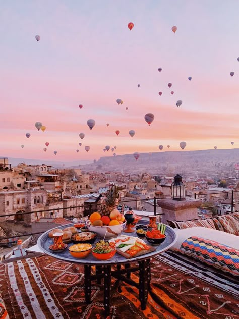 Turkey Places, Cave Hotel, Winter Sunrise, Cappadocia Turkey, Hot Air Balloon Rides, Air Balloon Rides, Turkey Travel, Beautiful Sunrise, Hot Air Balloons