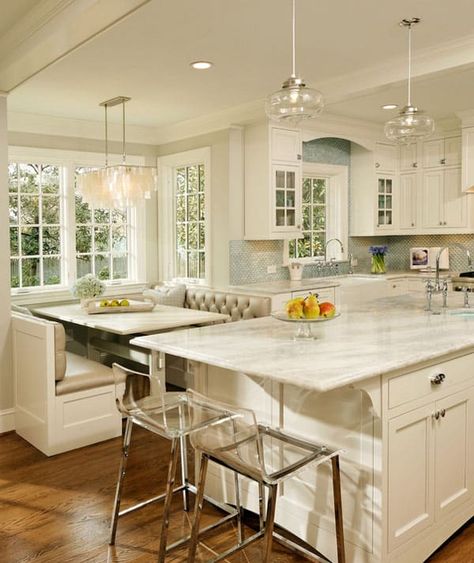 65 Extraordinary traditional style kitchen designs White Kitchen Inspiration, Kitchen Remodel Cost, Traditional Kitchen Design, Booth Seating, Traditional Kitchen, White Cabinets, Beautiful Kitchens, Benjamin Moore, Kitchen Styling