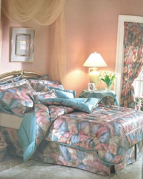 1980s Interior Design, 80s Bedroom Ideas, 1980s Interior, 1980s Decor, 90s Interior, 90s Bedroom, 90s House, 90s Home Decor, 80s Interior Design