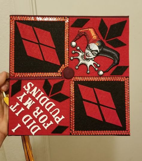 Harley Quinn Graduation cap Graduation Psychology, Psychology Graduation Cap, Harley Quinn Bedroom, Psychology Graduation, Graduation Things, Senior Things, Graduation Cap Decoration Diy, Bday List, Grad Cap Designs