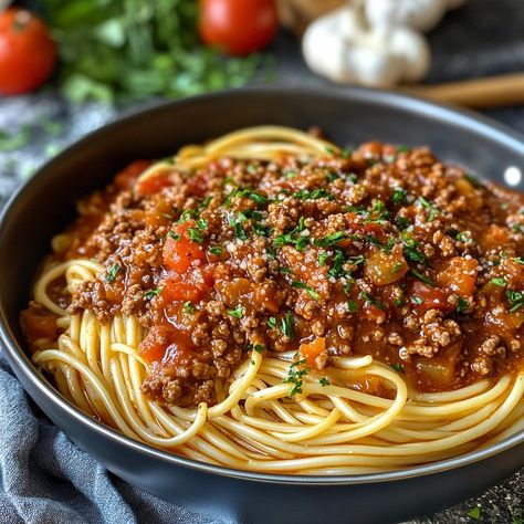 Homemade Bolognese Sauce Easy Recipe 🍝🍅 Get ready to bring a little bit of Italy into your kitchen with this delicious homemade Bolognese sauce! Simple to make and full of flavor, it will transform any pasta dish into a real feast! 🍽️🌟 Ingredients: - 400g ground beef - 200g chopped tomatoes - 1 medium onion, chopped - 2 cloves garlic, chopped - 1 carrot, grated - 100ml red wine (optional) - 50g celery, chopped - 2 tbsp olive oil - 1 tsp dried oregano - Salt and pepper to taste - Grated Parm... Pasta With Carrots, Pasta Ground Beef, Beef Bolognese, Homemade Bolognese Sauce, Homemade Bolognese, Bolognese Pasta, Oregano Salt, Red Sauce Pasta, Pasta Bolognese