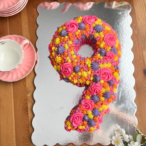 How To Make A Number 9 Birthday Cake (Or Number 6) 9 Shaped Birthday Cake, How To Make A 6 Cake, 9 Cake Number, 6 Shaped Birthday Cake, 9 Number Cake, Number 9 Birthday Cake, Number Cake Decorating Ideas, Number 9 Cake, 9 Birthday Cake