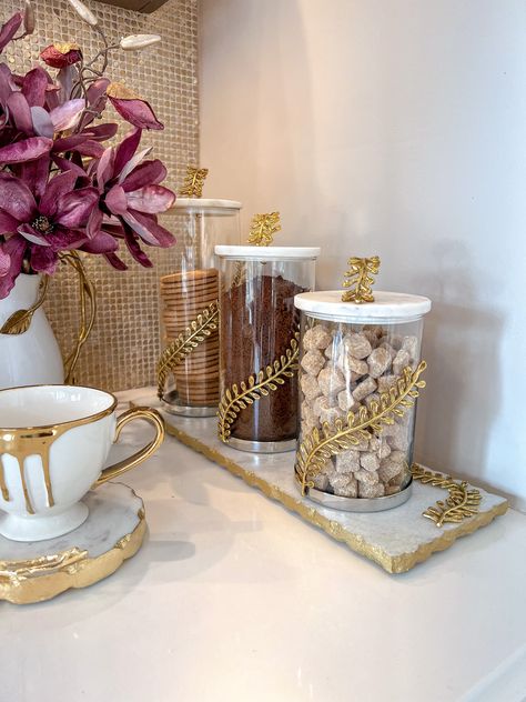 Mini Cafeteria, Gold Kitchen Accessories, Ceramic Canister Set, Gold Home Accessories, Apartment Decoration, Marble Tray, Flower Collection, Gold Kitchen, Glass Canisters