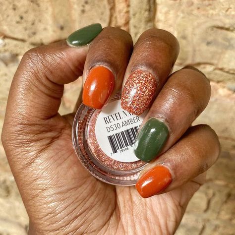 Check out this fall combo using our Fall Drop Ins! Colors: D530 Amber, D532 Spiced, D531 Flannel #nails #nailart #nailtutorial #nailsoftheday #manicure #nailstagram #nailsofinstagram #instanails #nailartist #nails2inspire #glitter #nailswag#acrylicnails #Shimmernails #dippowdernails #inspiration #instanails #dipped #nailpolish #nailartist #nailsonfleek #RevelNail Dip Powder Nails Natural, Orange Dip Powder Nails Fall, Dip Fall Nails 2022, Revel Nail Fall Ideas, Revel Nail Dip Powder Ideas Halloween, Revel Fall Nails, Autumn Nails Dip Powder, Flannel Nails, Dip Colors