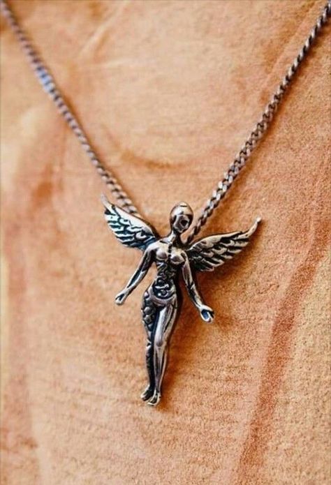 Nirvana In Utero, In Utero, Grunge Jewelry, Nirvana Kurt, Estilo Hippie, Angel Hair, Dope Jewelry, Funky Jewelry, Baby's Breath