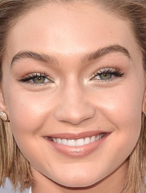 Gigi Hadid Makeup Natural, Aesthetic Honey, Balayage Medium, Blonde Honey, Blonde Ideas, Fall Highlights, Honey Balayage, Blonde Aesthetic, Highlights Color