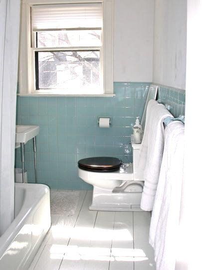 Vintage Blue Tile Bathroom Ideas, Turquoise Tile Bathroom, Bathroom Blue Floor, Painted Bathroom Floors, Modern Vintage Bathroom, Turquoise Bathroom, Blue Bathroom Tile, Trendy Bathroom Tiles, Marine Paint