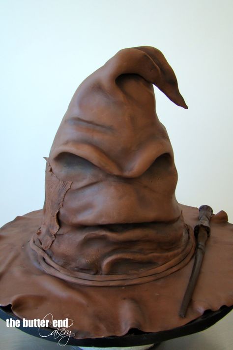 Sorting Hat Cake, Harry Potter Theme Cake, Cake Decorating For Kids, Harry Potter Bridal Shower, Sculpted Cake, Spa Cake, Cake Pop Displays, House Elves, Harry Potter Sorting