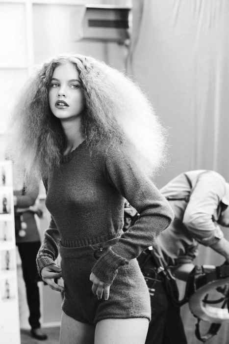 Barbara Palvin | Juliacastorp's Blog Cool Tights, Palvin Barbara, Crimped Hair, Barbara Palvin, Big Hair, 70s Fashion, Hair Inspo, Just In Case, Beautiful Hair