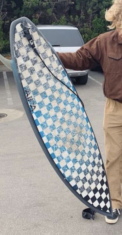 Painted Surf Board, Surfboard Design Ideas Board Art, Hand Painted Surfboard, Surf Board Designs Surfboard Art Paint, Posca Surfboard, Surfboard Spray Paint Design, Diy Electric Skateboard, Aura Design, Surfboard Art Design