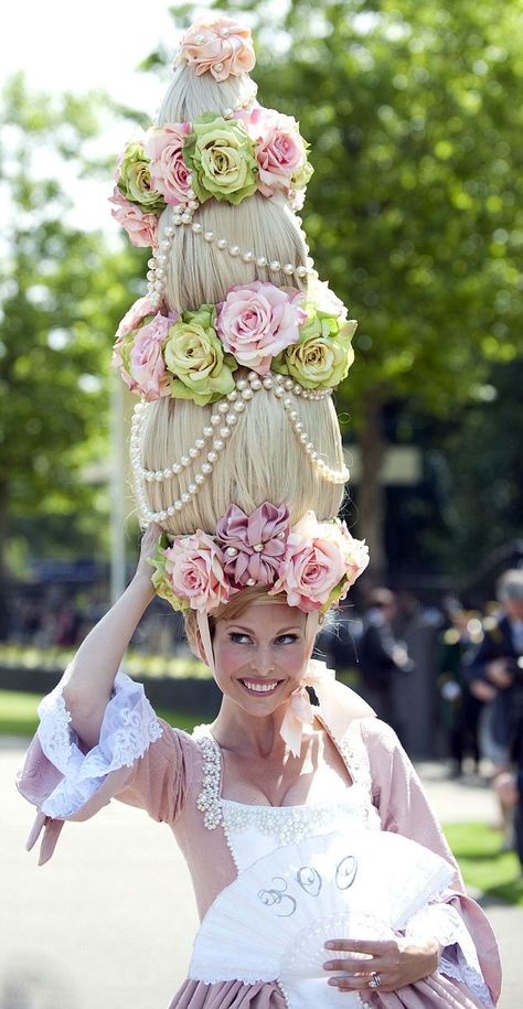 Now THAT'S a hat: Anneka Tanaka-Svenska in a Louis Mariette head-piece at Royal Ascot Marie Antoinette Costume, Royal Ascot Races, Royal Ascot Hats, Ascot Hats, Crazy Hats, Kentucky Derby Hats, Hair Shows, Royal Ascot, Costume Hats