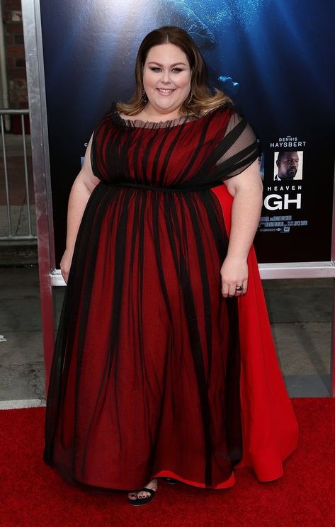 Chrissy Metz Brought the Drama in This Red Dress, but All We Can Stare at Are Her Comfy Heels Black Men Street Style, Red Dress With Heels, Wizard Fashion, Dress With Heels, Chrissy Metz, Men Street Style, Comfy Heels, Stuart Weitzman Sandals, Dressed To Impress