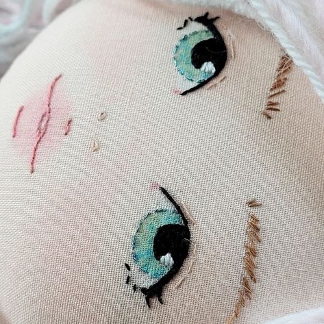 Embroidery Doll Face, Embroidered Doll Faces, Dolls Handmade Diy, Doll Face Paint, Doll Faces, Homemade Dolls, Sewing Stuffed Animals, Rag Dolls Handmade, Doll Sewing Patterns