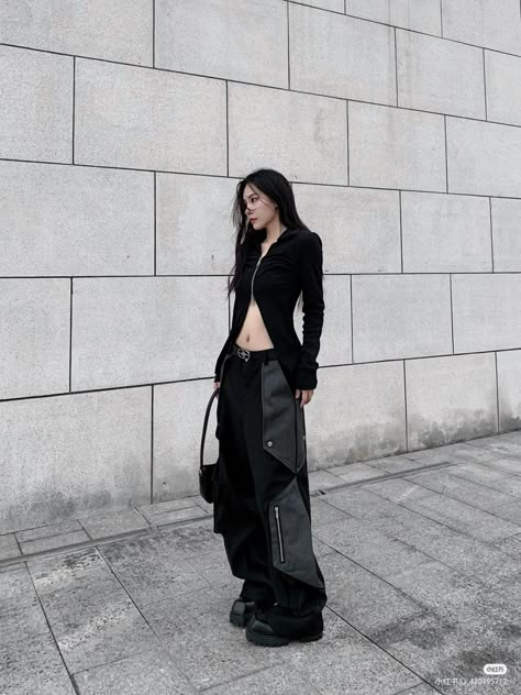 Taobao Clothes, Casual Tomboy Outfits, Sci Fi Outfits, Runway Fashion Outfits, Sci Fi Outfit, Outfit Oversize, Street Style Aesthetic, Ulzzang Fashion, Asian Outfits