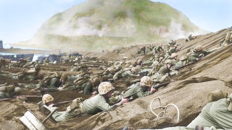 Battle Of Iwo Jima, D Day Invasion, Iwo Jima, Us Marines, Us Soldiers, United States Marine Corps, American Soldiers, D Day, Military History