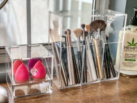 Acrylic Makeup Brush Organizer, Glass Makeup Brush Holder, Makeup Brushes Organizer, Make Up Brushes Storage, Cute Makeup Brush Holder, How To Store Makeup Brushes, Makeup Brushes Organization, Makeup Brush Holder Ideas, Brush Holder Ideas