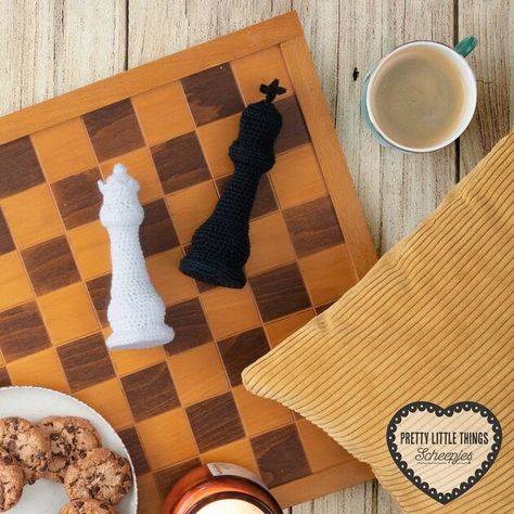 Crocheted Chess King & Queen | Scheepjes Crochet Chess Pieces, Crochet Chess Pieces Free Pattern, Crochet Chess Set, Chess Crochet, Chess King And Queen, Chess King, Chess Queen, Chess Pieces, Chess Set