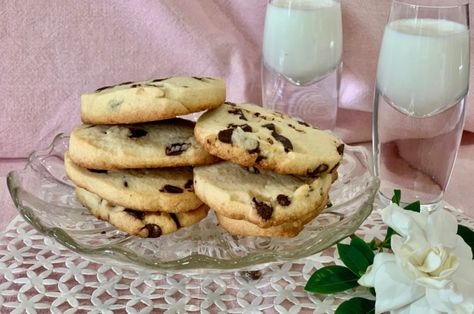 Cacao Nibs Chocolate Chip Cookies Cacao Nibs Recipes, I Want Chocolate, Healthy Pie Recipes, Butter Shortbread Cookies, Healthy Pies, Butter Shortbread, Cacao Butter, Carob Chips, Cacao Chocolate