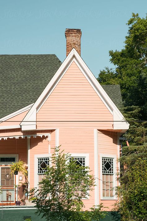 Exterior of a pastel pink or peach historic old house from the early 1900s.  Pensacola, Florida, USA. Peach House Exterior Paint Colors, Peach House Exterior, Cute Pink House, Peach Beach, Pink Paint Colors, House Exterior Paint, Pensacola Florida, Pink House, Pink Paint