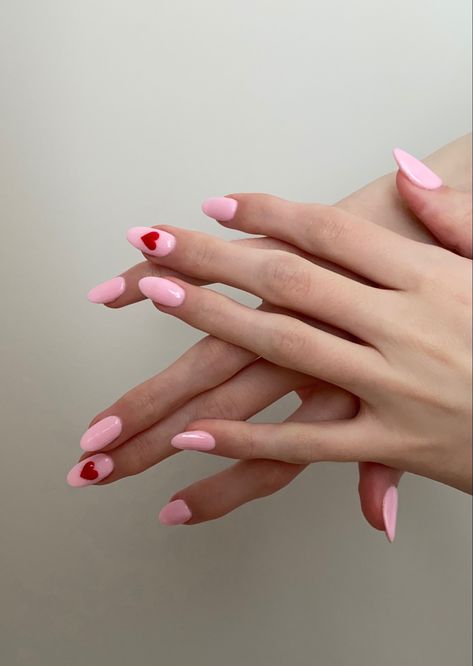 Cute Nails Regular Polish, Nail Regular Polish, Valentine’s Day Nails Inspiration, Valentine Nail Inspo Simple, Valentines Nails Minimalist, Lowkey Valentines Day Nails, Cool Valentines Nails, Valentine Powder Dip Nails, Cute Dip Powder Nails Valentines Day