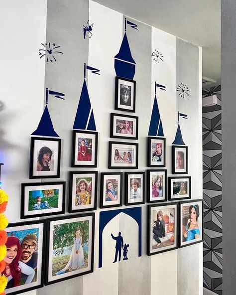 Mickey Bathroom, Disney Princess Bedroom, Disney Cinderella Castle, Princess Bedrooms, Deco Disney, Castle Photo, Disney Room Decor, Disney Bedrooms, Cinderella's Castle