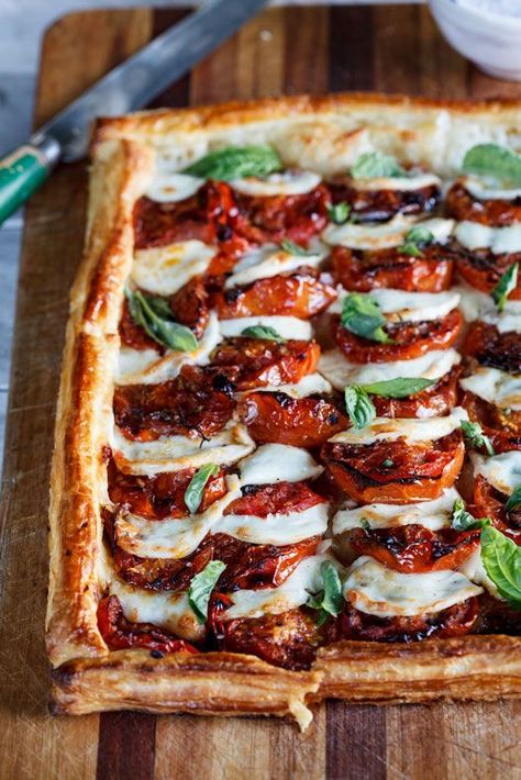 Savory Tart, God Mat, Tomato Recipes, Tart Recipes, Roasted Tomatoes, Finger Food, Clean Eating Snacks, Appetizer Snacks, Love Food