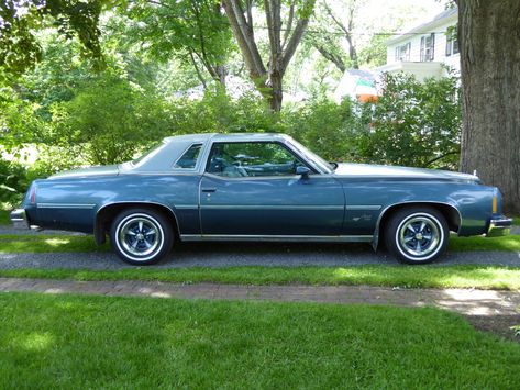 Pontiac Muscle Cars, Mussel Cars, Classic Cars Usa, 70s Cars, Automobile Advertising, Cool Old Cars, Grand Prix Cars, Auto Design, Pontiac Cars