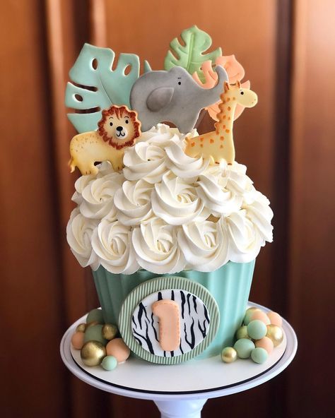 Safari Smash Cake, First Birthday Decorations Boy, Jungle Cakes, Mini Torte, Baby Cake Smash, Jungle Cake, Infant Photography, Cake Boards, 1st Birthday Cake Smash