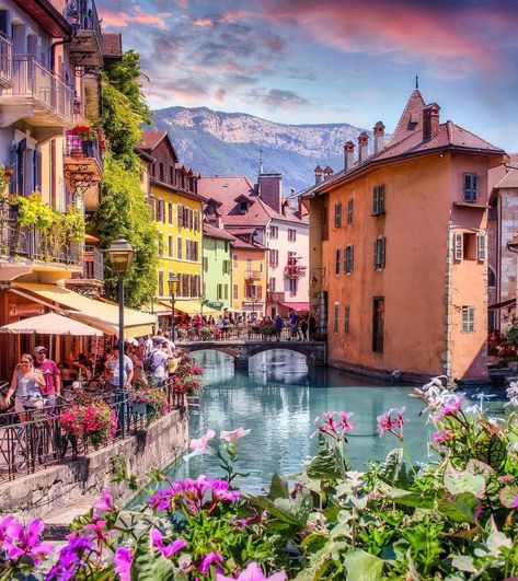 💓👑..•🇪 🇱 🇮 .°. 👠 on Twitter: "Good weekend 💐🌻🙏 #NaturePhotography #nature… " Annecy France, Beautiful Landscape Photography, Virtual Travel, Visit France, Medieval Town, Beautiful Places To Travel, Best Cities, France Travel, Most Beautiful Places