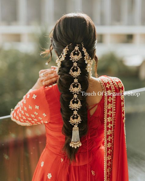 Complete your look with beautiful hair accessories - add a hairbraid or saharas (ear-chains) to add an elegant and traditional touch to your look ⚜️ Purchase our bestsellers online or message to view our wide variety of accessories available for pre-order. Hair: @facesbymanu Photo: @noazastudios #punjabibride #punjabibridaljewellery #sahara #earchains #desibride #indianbridal #bridaljewellery #hairbraid #torontomua #bramptonmua #destinationwedding #indianwedding #choora #chooda #choodac... Indian Hair Accessories, Wedding Hairs, Small Wedding Decor, Nikah Decor, Hair Care Remedies, Cutwork Blouse, Bridal Styling, Desi Bride, Cutwork Blouse Designs