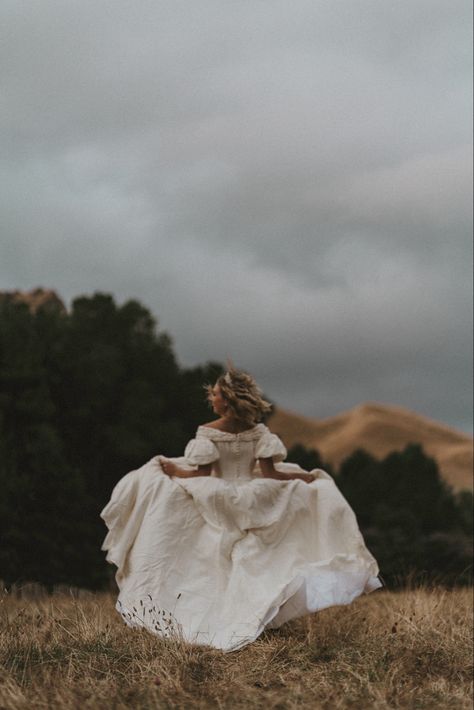 Running through open field in a ball gown Bridgeton Photoshoot, Ballgown Photoshoot, Bridgerton Theme Photoshoot, Bridgerton Aesthetic Photoshoot, Bridgerton Inspired Photoshoot, Ballgown Photoshoot Poses, Bridgerton Photoshoot Ideas, Castle Combe Photoshoot, Ball Gown Photoshoot Outdoor