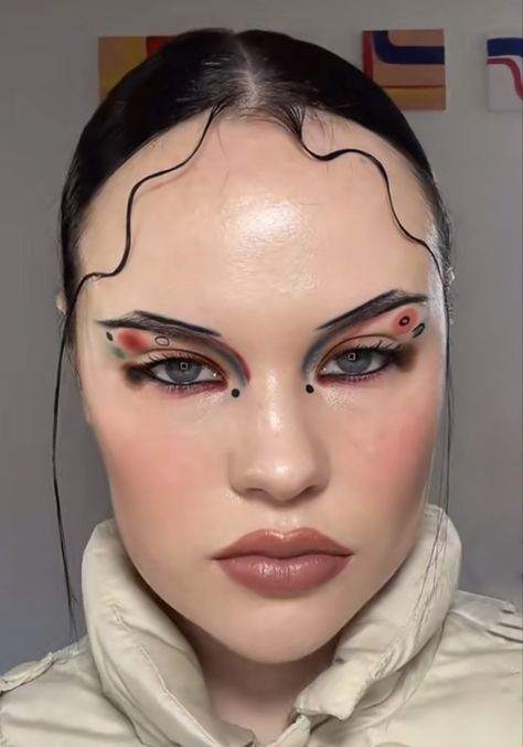 Cyberpunk Makeup Eye, Tokyo Makeup, Cyberpunk Makeup Aesthetic, Experimental Makeup, Pink Graphic Makeup Looks, Y2k Editorial Makeup, Pink Futuristic Makeup, Fashion Collaboration, Funky Makeup