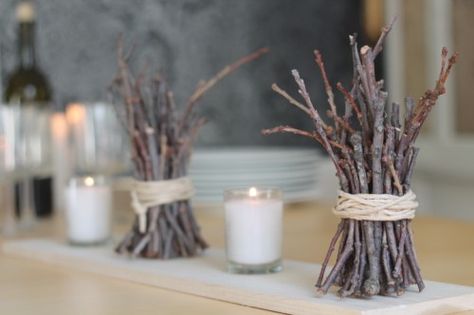 Budget Holiday Decor, Twig Centerpieces, Takken Decor, Twig Crafts, Small Space Interior Design, Thanksgiving Centerpieces, Branch Decor, Holiday Centerpieces, Woodland Theme