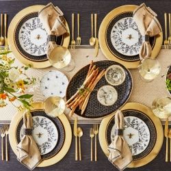 Our Favorite Table Settings > Gold Chargers Place Setting, Bee Plates, Christmas Dining Table Decor, Black Borders, Minimalist Candles, Christmas Dining Table, Large Centerpiece, Set The Table, Plate Decor