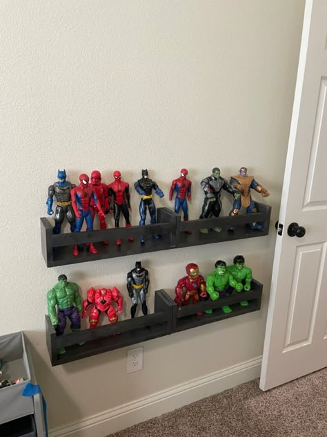 Superhero Storage Action Figures, Super Hero Storage Ideas, Superhero Toy Storage, Action Figure Storage For Kids, Aesthetic Marvel Room Decor, Superhero Playroom, Superhero Storage, Marvel Bedroom Decor, Superhero Display