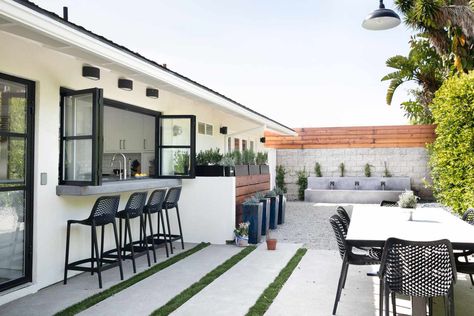 20 No-Grass Backyard Ideas That Are Still Lush Garden Design With Pool, Yellow Chaise Lounge, Minimal Backyard, Backyard Ideas With Pool, No Grass Yard, Modern Backyard Ideas, Grass Backyard, Modern Backyard Design, Minimal Modern Design