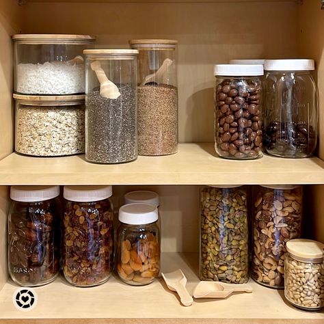 Amazon wide mouth mason jars for the perfect pantry organization product. Healthy foods in organized kitchen. Healthy Snacks Organization, Snacks Organization, Kitchen Flat, Perfect Pantry, Snack Organizer, Wide Mouth Mason Jars, Organized Kitchen, Snacks Easy, Healthy Snacks Easy