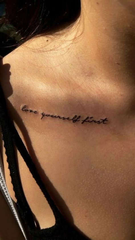 Minimalist Tattoo Meaning, Bone Tattoos, Inspiration Tattoo, Small Meaningful Tattoos, Tattoos Geometric, Shoulder Tattoos For Women, Collar Bone Tattoo, 1 Tattoo, Dainty Tattoos