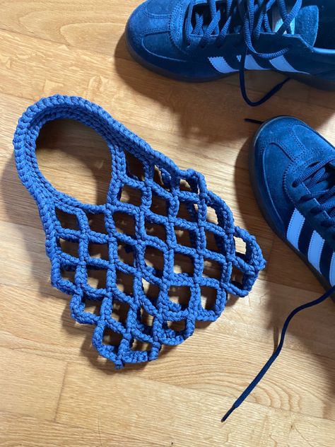 Crochet bag 
Handmade
Jeans
Net bag 
Borsa a rete Crochet Net Bag Tutorial, Crochet Jeans Bag, Tutorial Crochet Bag, How To Make Crochet Bag, Crochet Ootd, Jean Crochet, Net Bag Crochet, Crochet Jeans, Crochet Yarn Bag