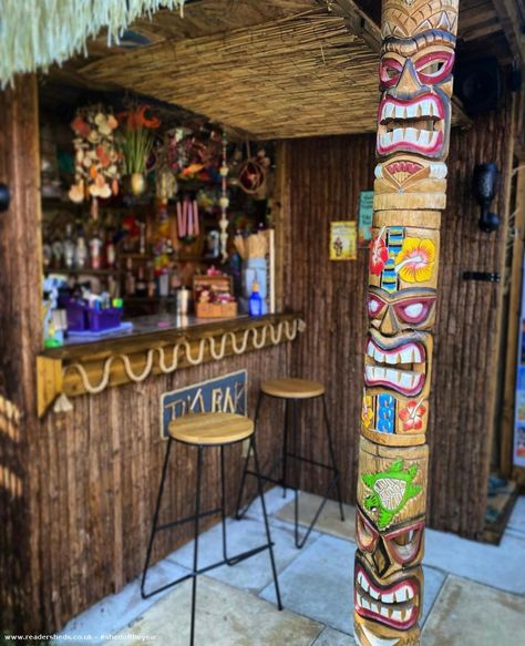 Beach Theme Bar Ideas, Hawaiian Bar, Garden Tiki Bar, Outdoor Tiki Bar Ideas Backyards, Tiki Bar Ideas, Tiki Bars Backyard, Tiki Bars Diy, Tiki Restaurant, Outdoor Tiki Bar