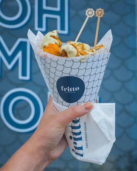 Fish And Chips Street Food, Fish Street Food, Fish & Chips, Fish And Chips Aesthetic, Dry Fish Recipes, Fish And Chips Shop, Seafood Packaging, Fish Bar, Street Food Design