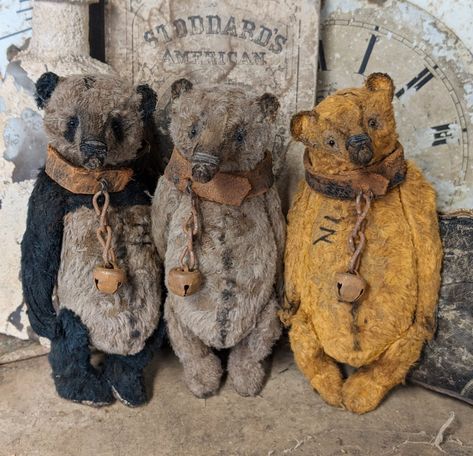 CHOICE: 5.5" Little Primitive Old Bears w/ antique leather collars by Whendi's Bears / Whendi's Bears Primitive Bear, Soft Sculpture Art, Old Teddy Bears, Vintage Whimsical, Teddy Toys, Vintage Teddy Bears, Paw Pads, Primitive Dolls, Soft Sculpture