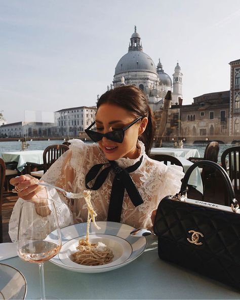 Princess Energy, European Travel Outfit, Lorna Luxe, Travel Outfit Summer, Luxe Life, Future Lifestyle, Old Money Aesthetic, Rich Girl, European Travel