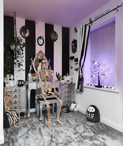 Goth Princess Bedroom, Goth Guest Bedroom, Girly Goth Aesthetic Room, Girly Gothic Bedroom, Goth Nail Salon Decor, Girly Goth Bedroom, Spooky Vanity, Goth Salon, Goth Aesthetic Home