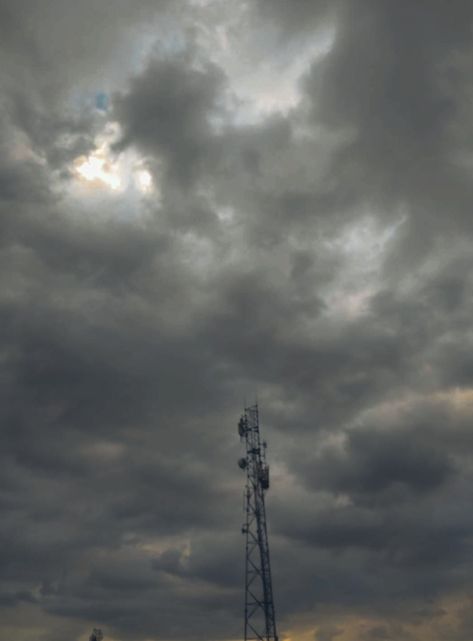 Monsoon clouds 🥹😭 Indian Monsoon Aesthetic, Monsoon Aesthetic, Monsoon Clouds, Indian Aesthetic, Brown Girl, Summer 2024, Dream Life, Nature Photography, Photography